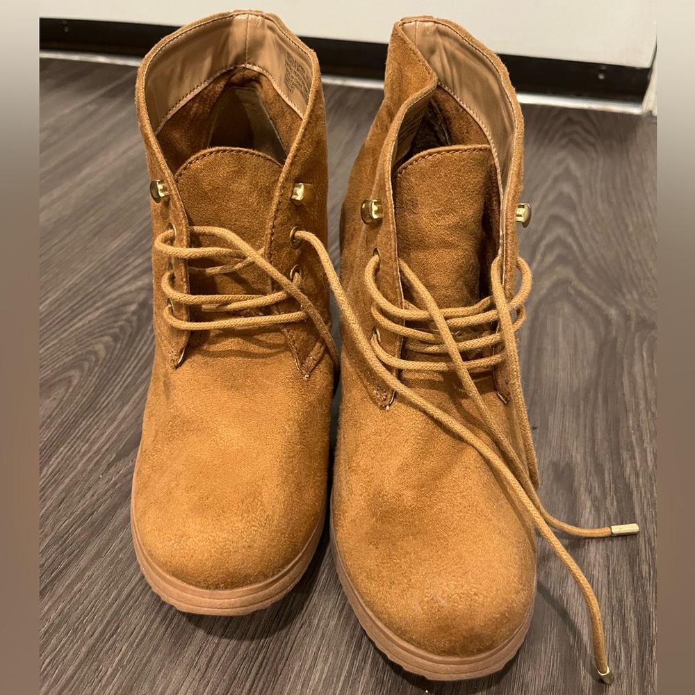 Wedged faux leathe booties